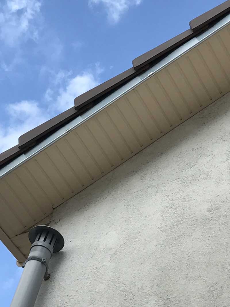 habillage de débord de toit avec lambris pvc