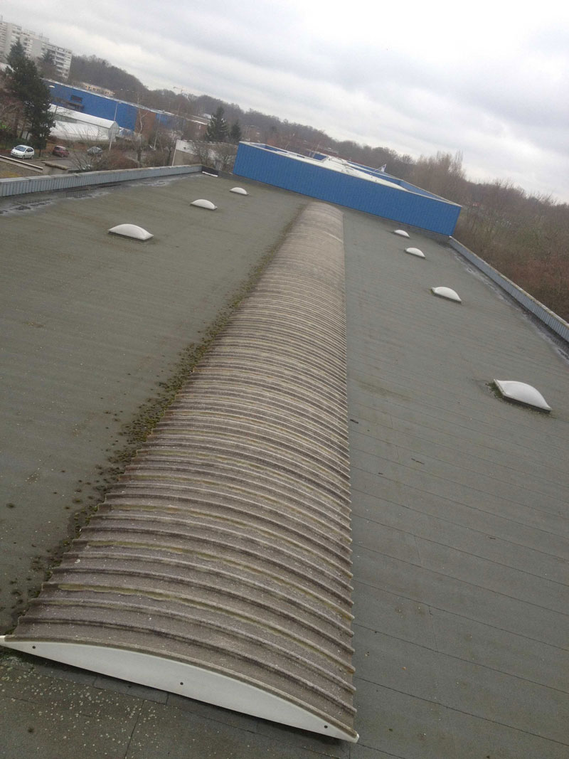 dôme de polycarbonate abîmé